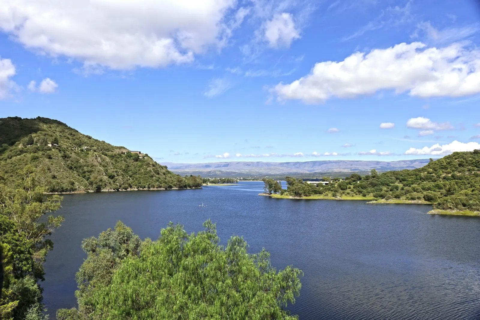 Dique entre las sierras